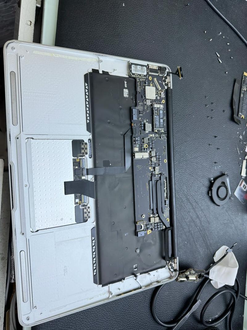 macair 2012拆机背面图