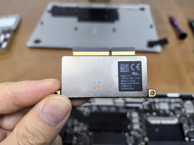 macbook pro拆机图硬盘