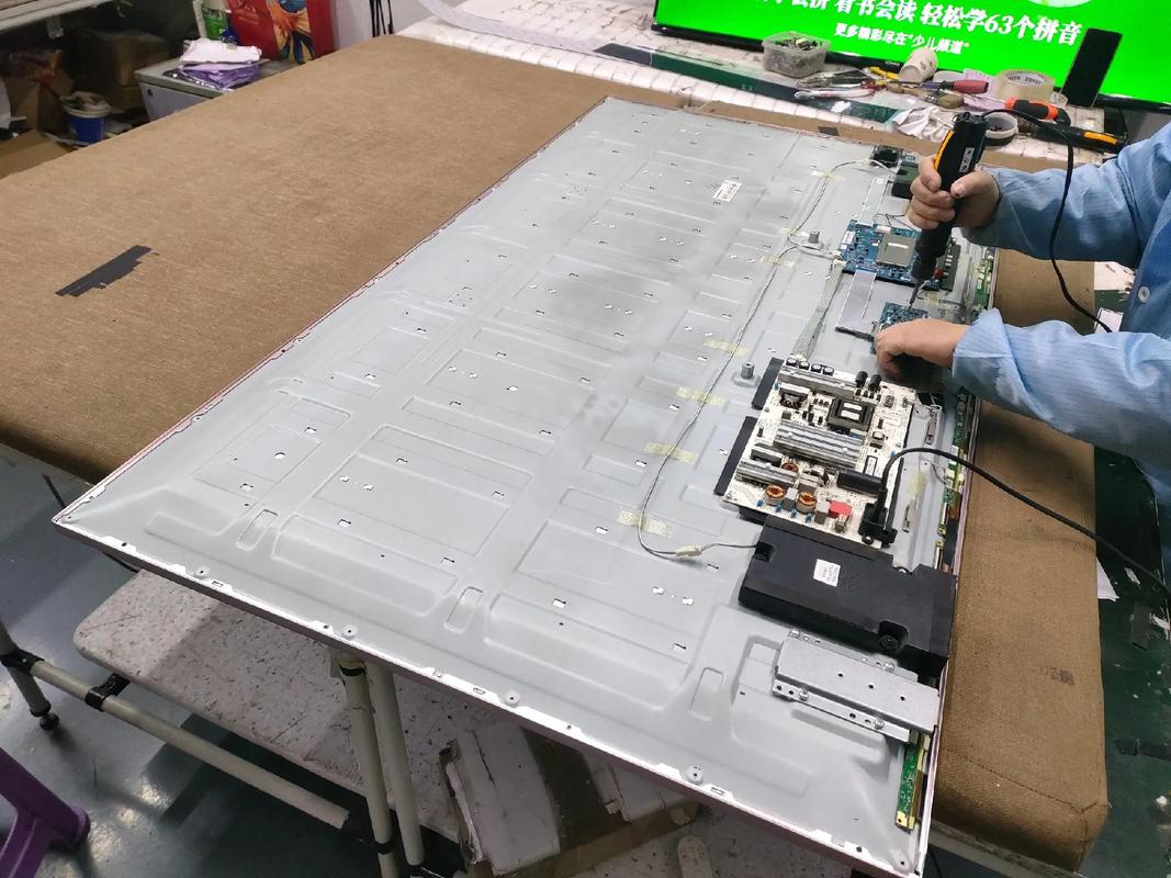 长虹智能电视黑屏有声音