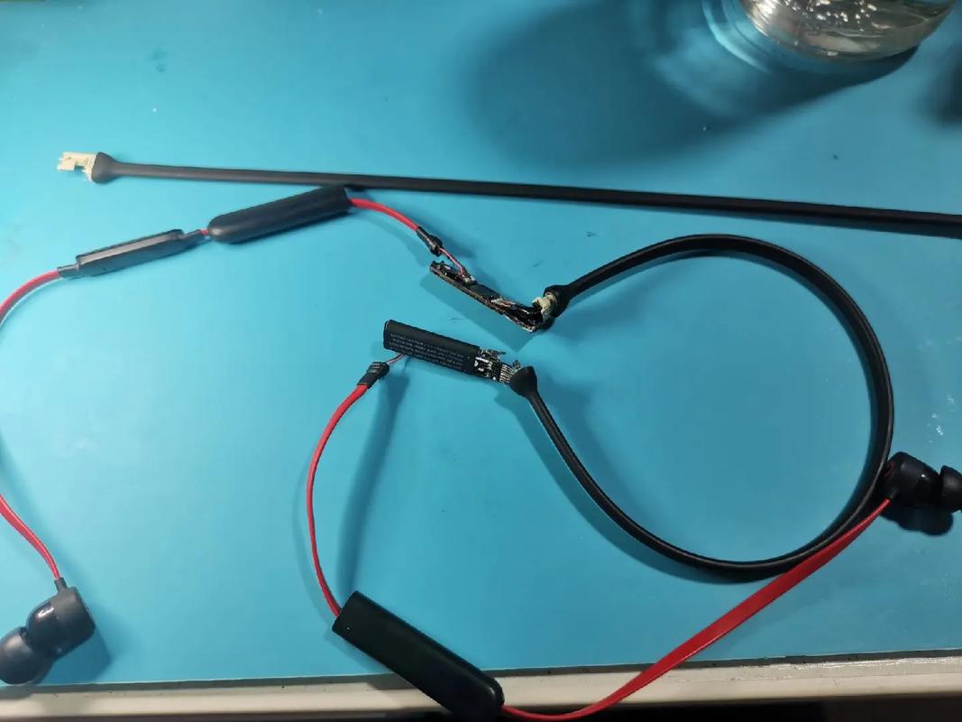 powerbeats2内部拆机