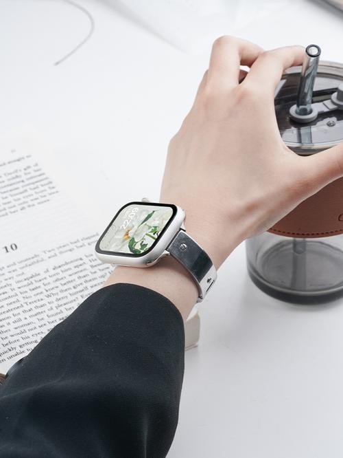 带手表还带着智能手环