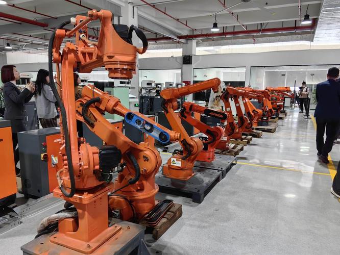 机器人与智能装备制造