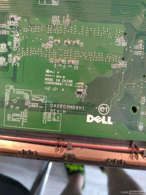 dell灵越17r7720拆机