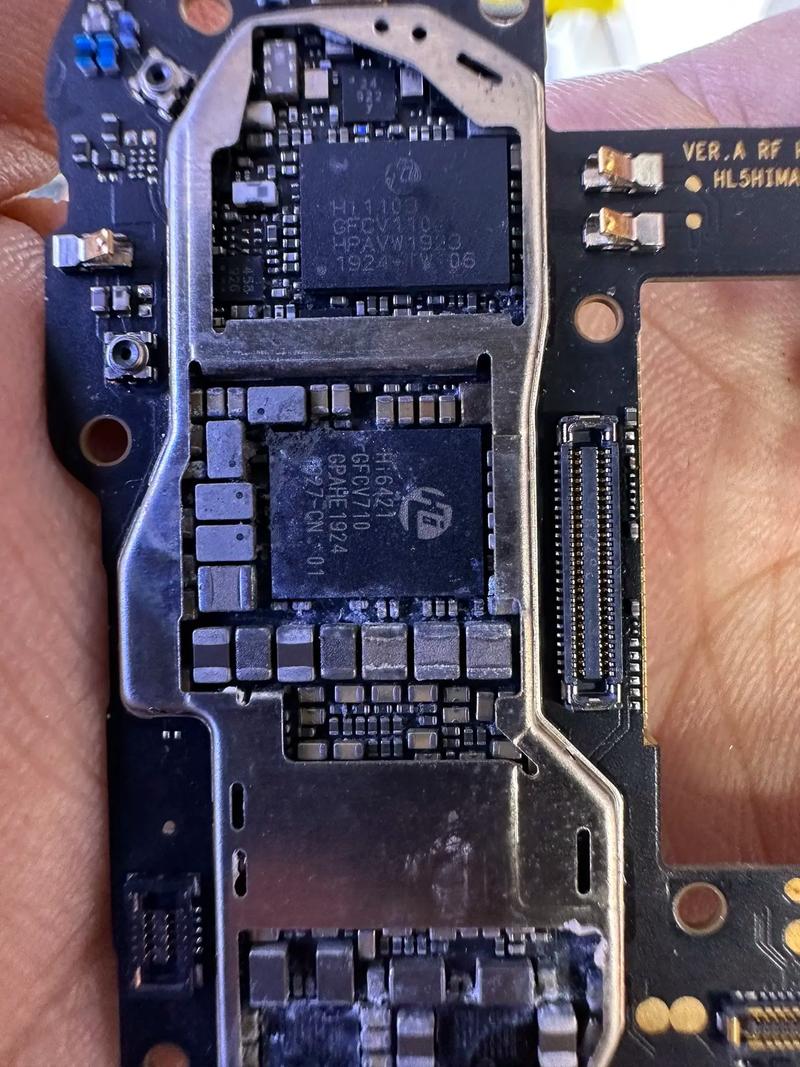 智能手机进水主板坏了